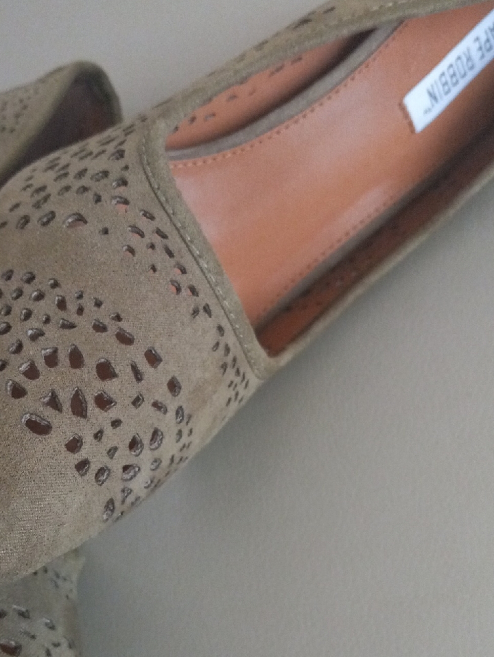 Cape Robbin Women's Olive Green Laser-Cut Pointed Toe Pumps Size 9M - Picture 8 of 17